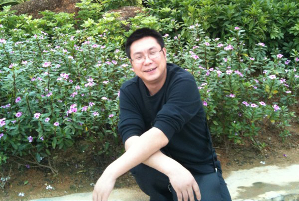 何明 (1).jpg 何明 (1).jpg